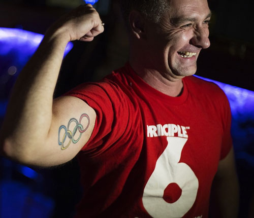 Ca sỹ đồng tính Nga trang điểm rất lành nghề - 3