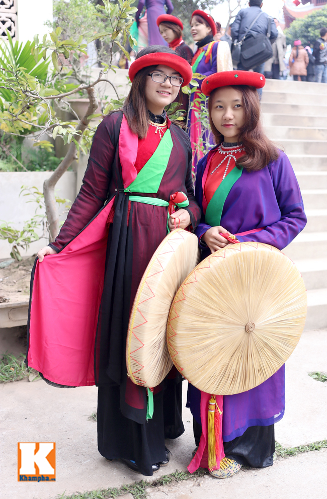Hội Lim là dịp để các cô gái có cơ hội diện trang phục tứ thân
