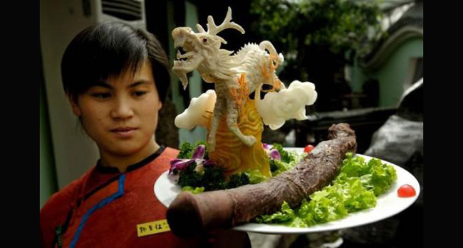 Nhà hàng “của quý” ở Bắc Kinh là nhà hàng đầu tiên tiên trên thế giới chuyên phục vụ các món ăn làm từ dương vật nhiều loài động vật khác nhau.
