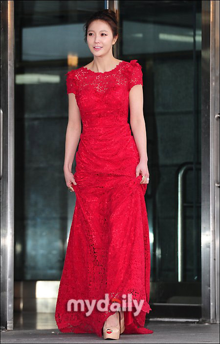 Phì cười vì mỹ nữ thảm đỏ - 1