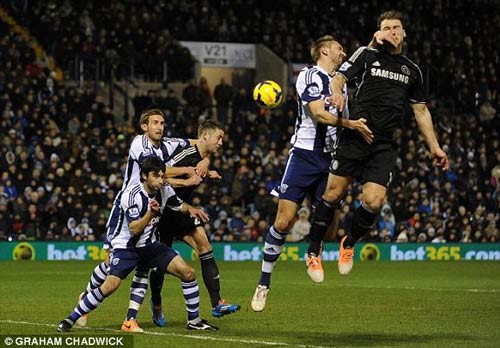 Chelsea đánh rơi điểm: Vấp ngã để nhìn lại - 2