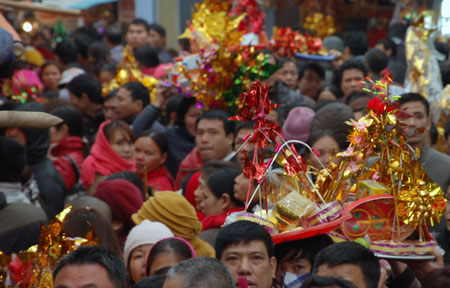 Đền Bà Chúa Kho vẫn... bát nháo - 2