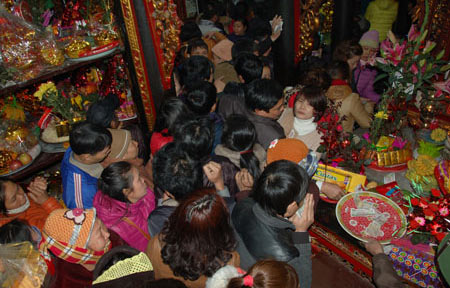 Đền Bà Chúa Kho vẫn... bát nháo - 3