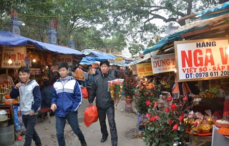 Đền Bà Chúa Kho vẫn... bát nháo - 4