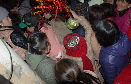 Đền Bà Chúa Kho vẫn... bát nháo - 5