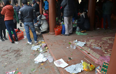 Đền Bà Chúa Kho vẫn... bát nháo - 6