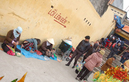 Đền Bà Chúa Kho vẫn... bát nháo - 7