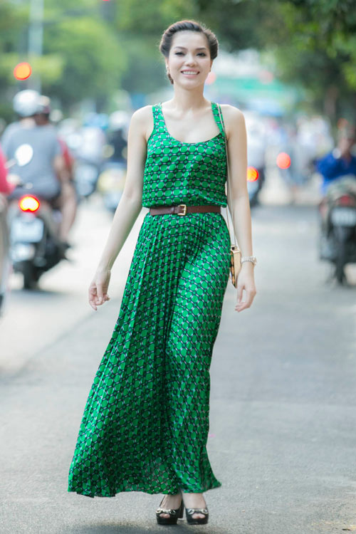 Quách An An mong manh váy dài trên phố - 6