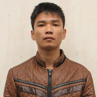 Pháp luật - Nhậu say ném đá nhà bạn gái, đánh CA xã nhập viện