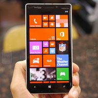Đập hộp Nokia Lumia Icon giá khoảng 9,5 triệu đồng