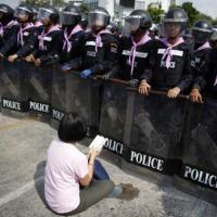Thái Lan: 5000 cảnh sát tái chiếm khu biểu tình