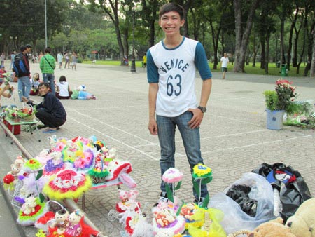 Sinh viên tranh thủ "hái ra tiền" dịp Valentine - 2