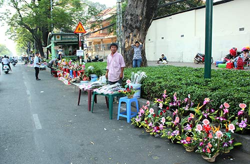 Valentine: Giá hoa tươi thay đổi từng giờ - 5