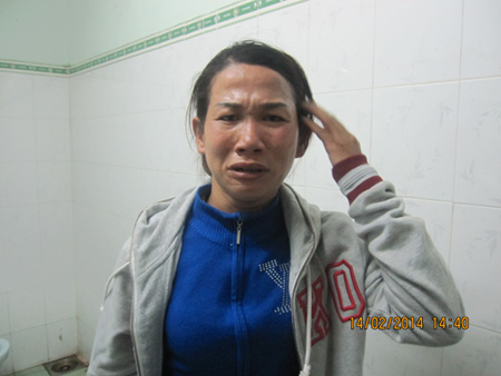 Bắt 2 “nữ quái” chuyên móc túi khách hành hương - 1