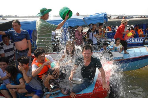 Lễ Tống phong trên dòng Hậu Giang - 6