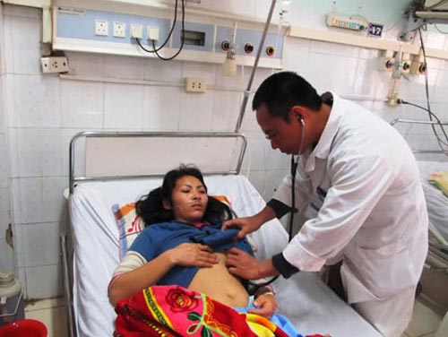 Vụ ngạt khí than: 1 người vẫn nguy kịch - 2