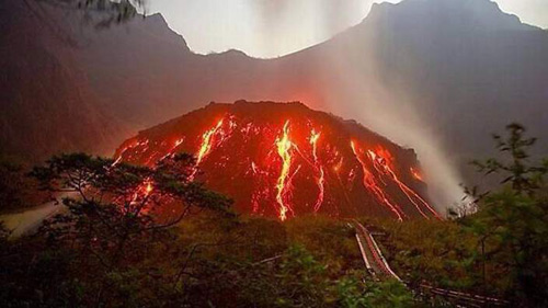 Indonesia chìm ngập trong tro bụi núi lửa - 2