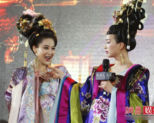 E thẹn ngắm thềm ngực sexy Phạm Băng Băng - 12