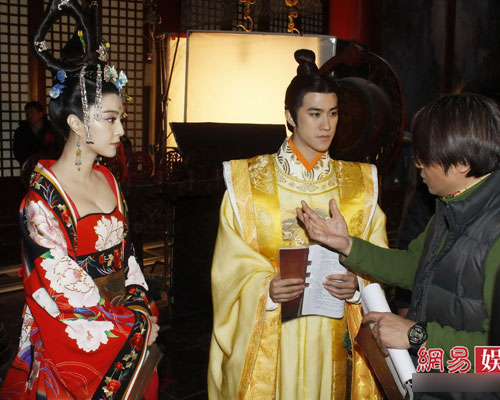 E thẹn ngắm thềm ngực sexy Phạm Băng Băng - 15