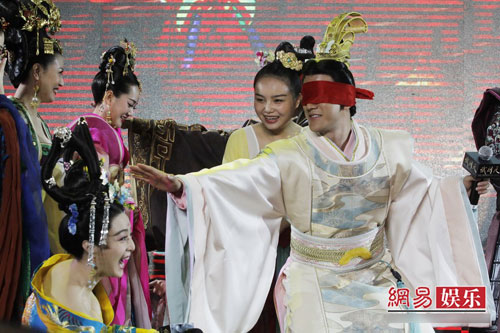 E thẹn ngắm thềm ngực sexy Phạm Băng Băng - 3