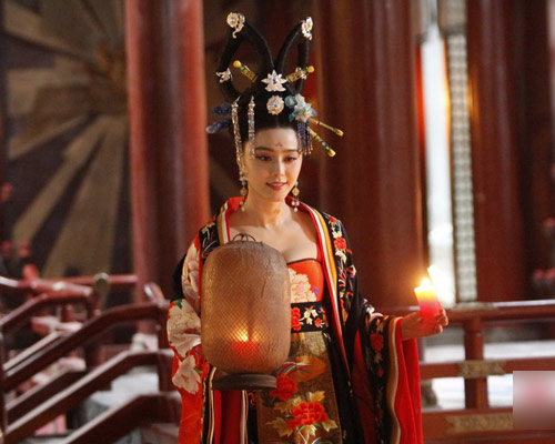 E thẹn ngắm thềm ngực sexy Phạm Băng Băng - 14