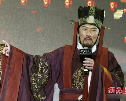 E thẹn ngắm thềm ngực sexy Phạm Băng Băng - 6