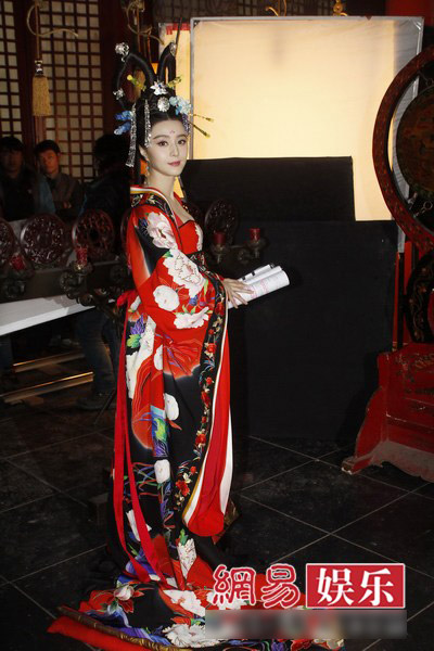 E thẹn ngắm thềm ngực sexy Phạm Băng Băng - 17