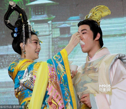 E thẹn ngắm thềm ngực sexy Phạm Băng Băng - 7