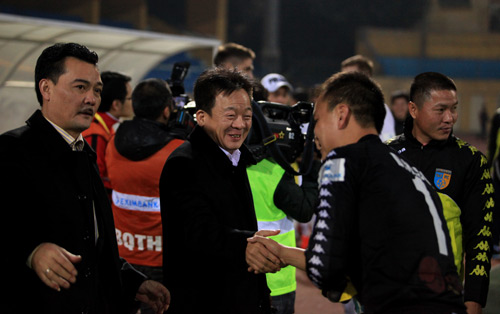 Bóng hồng Tây đến Hàng Đẫy cổ vũ Hải Phòng - 8