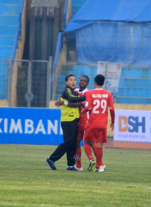 Bóng hồng Tây đến Hàng Đẫy cổ vũ Hải Phòng - 4