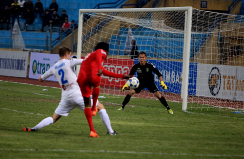 Bóng hồng Tây đến Hàng Đẫy cổ vũ Hải Phòng - 10