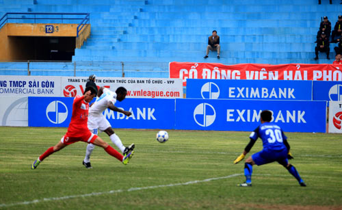 Bóng hồng Tây đến Hàng Đẫy cổ vũ Hải Phòng - 7