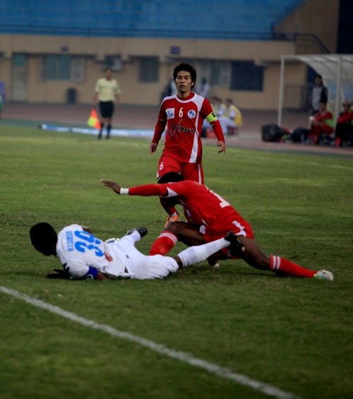 Bóng hồng Tây đến Hàng Đẫy cổ vũ Hải Phòng - 2