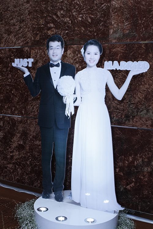 Ngô Quỳnh Anh ngại ngùng hôn chú rể - 14