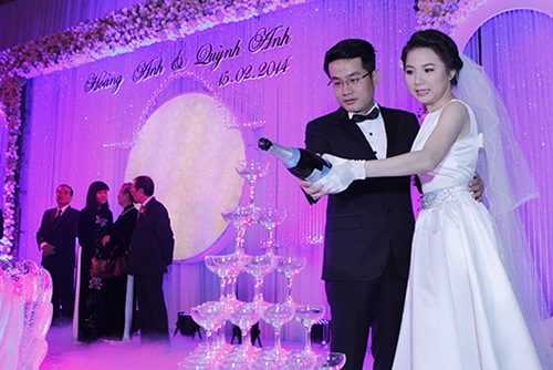 Ngô Quỳnh Anh ngại ngùng hôn chú rể - 7