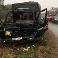 Tin tức trong ngày - Giải quyết tai nạn, CSGT bị xe tải đâm