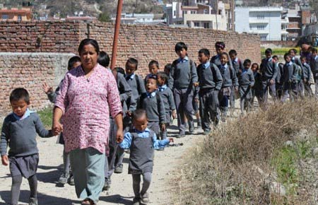 Nepal: Trường học trong tù cho trẻ - 1