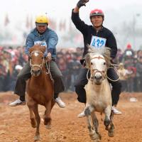 Tin tức trong ngày - Xem kỵ sỹ cao nguyên trắng đua ngựa tại Hà Nội