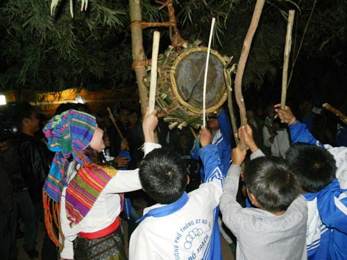 Tự do tình tự trong lễ hội đập trống ở Quảng Bình - 8