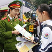 Giáo dục - du học - Bị cận thị vẫn được thi trường công an