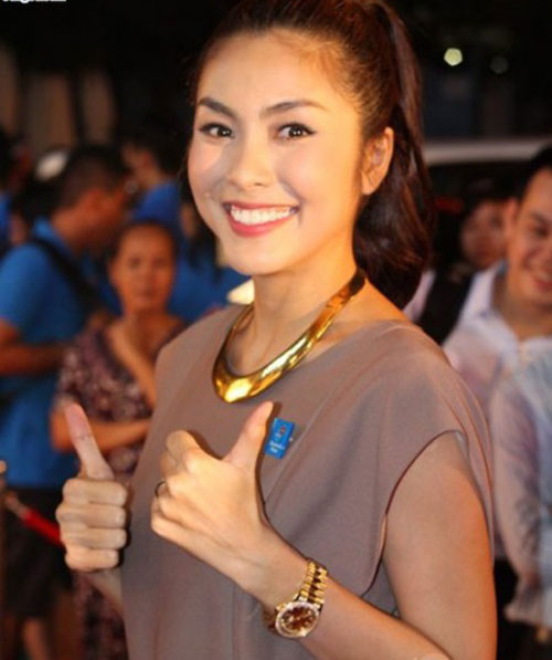 Bàn tay "xấu xí" của 4 kiều nữ Việt - 3