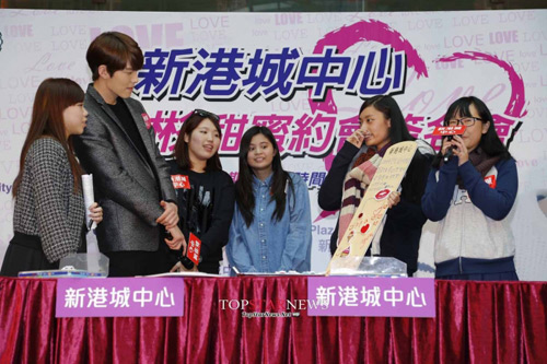 1700 fan hỗn loạn vì tình địch Kim Tan - 13