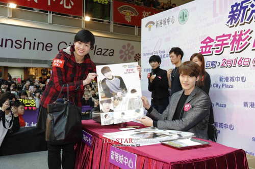 1700 fan hỗn loạn vì tình địch Kim Tan - 14