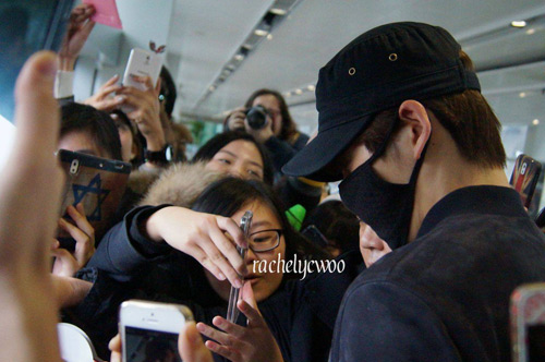 1700 fan hỗn loạn vì tình địch Kim Tan - 5