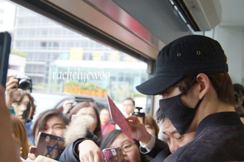 1700 fan hỗn loạn vì tình địch Kim Tan - 4