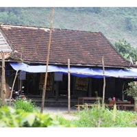 Pháp luật - Vụ xác bé gái bên đường: Bắt kẻ đồi bại