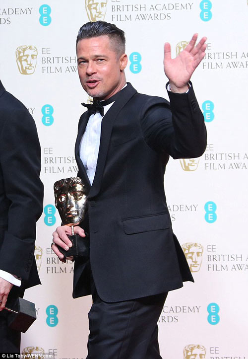 Nhà Brad Pitt âu yếm trên thảm đỏ BAFTAs - 6