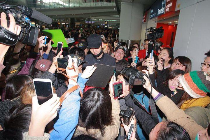 1700 fan hỗn loạn vì tình địch Kim Tan - 6