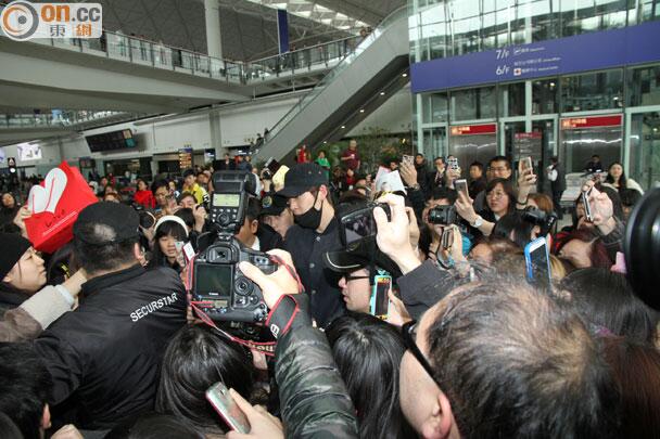 1700 fan hỗn loạn vì tình địch Kim Tan - 7