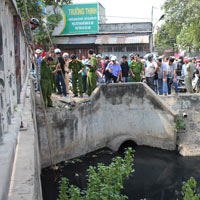 Pháp luật - TP.HCM: Cánh tay người bị chặt nổi trên kênh